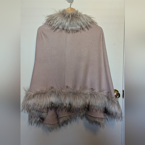 NWT Blush Faux Fur Cape - One size - Picture 7 of 7